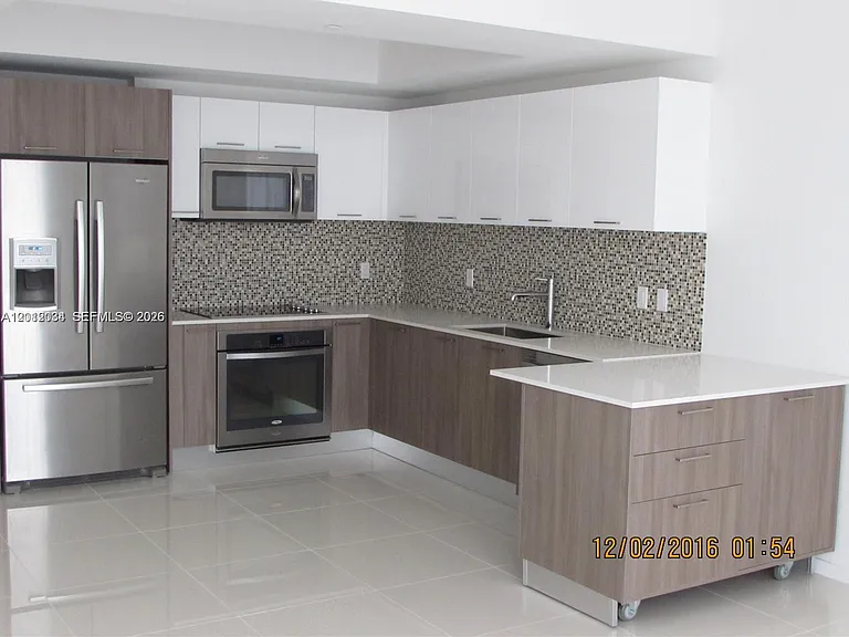 5300 Paseo Dr #405 — Photo 2