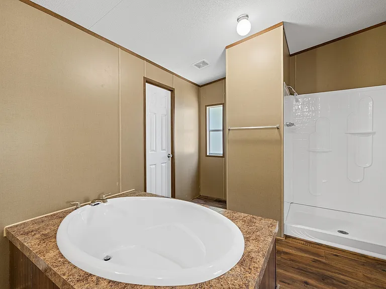 105 Jordan Dr — Photo 17