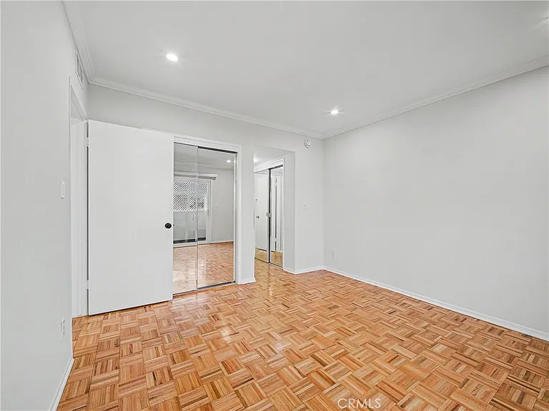 6342 Morse Ave — Photo 21