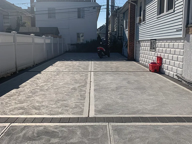 77 Illinois Ave — Photo 2