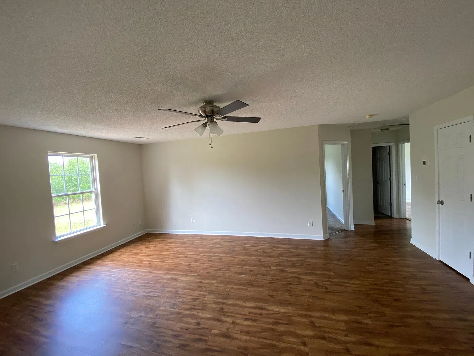 3 bed, 1110 sqft, $1,450 — Photo 3