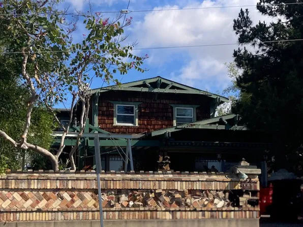 1553 E Burnett St, Signal Hill, CA 90755