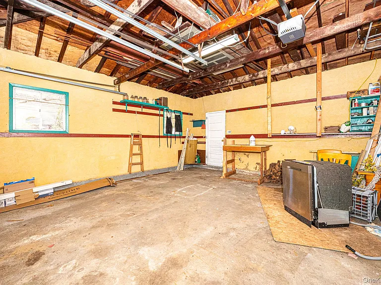 23 Princeton Dr — Photo 35