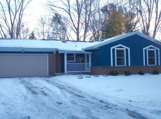 708 Heathermoor Dr, Midland, MI