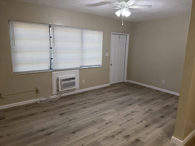 1004 NW 2nd St #2 — Photo 5