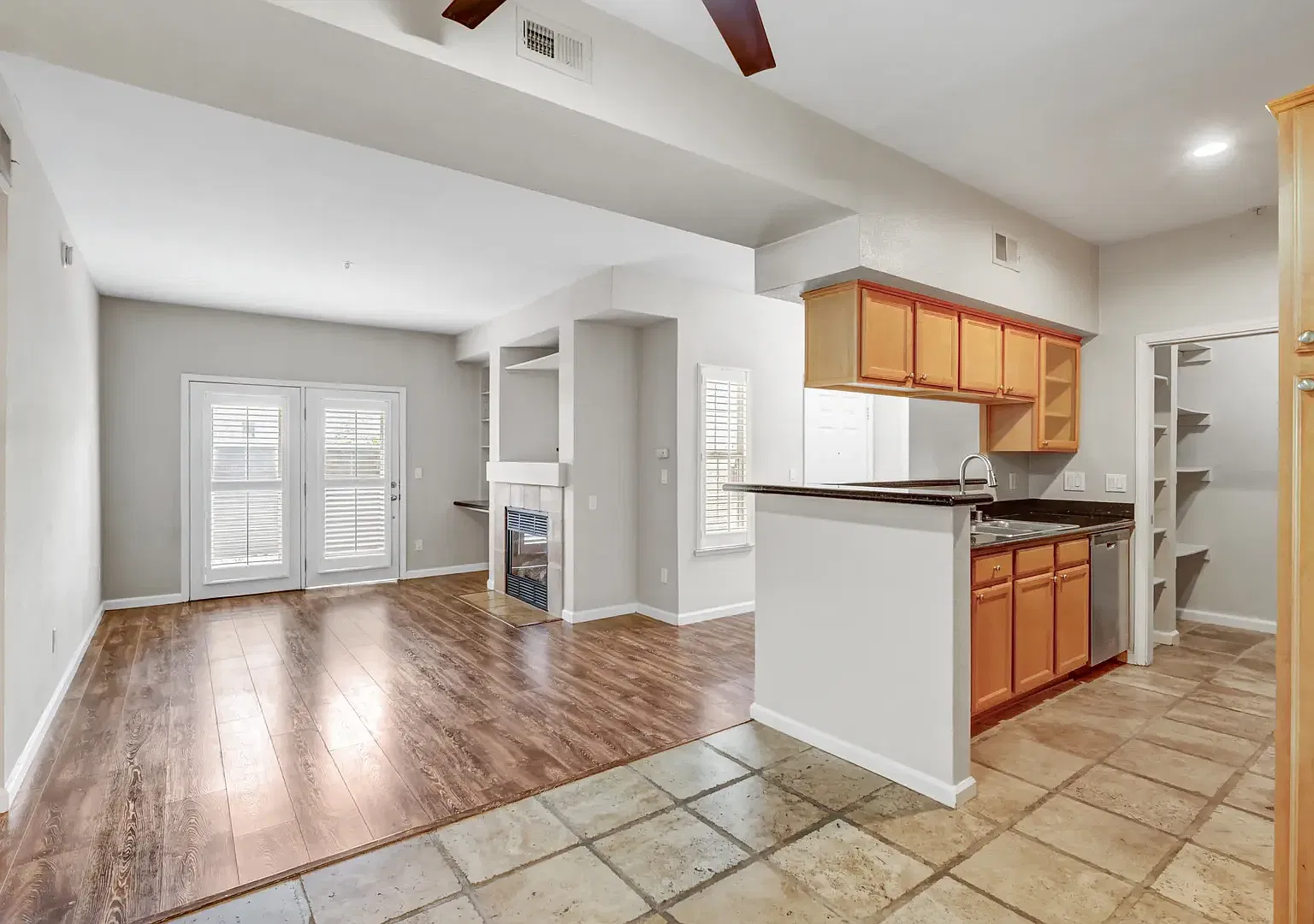 2 bed, 1077 sqft, $2,400 — Photo 2
