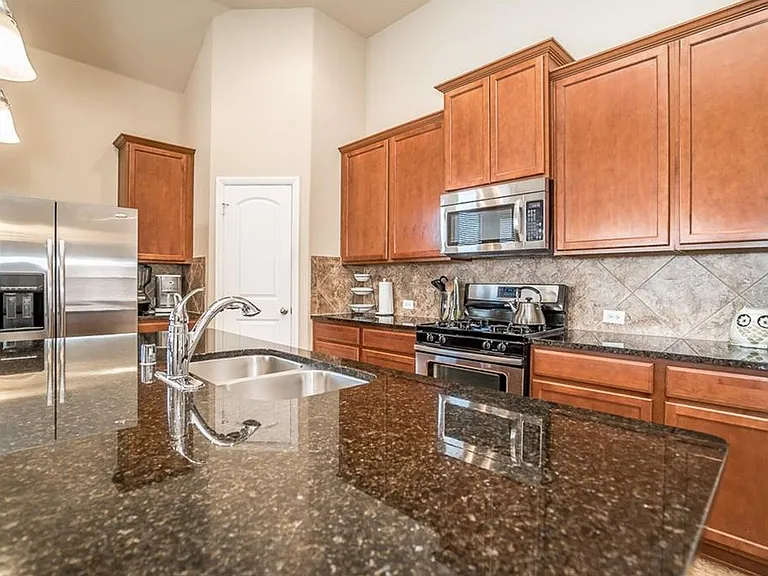 1405 Nightingale Dr — Photo 11