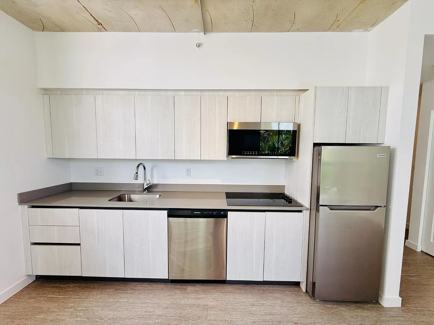 Studio, 409 sqft, $1,700 — Photo 3