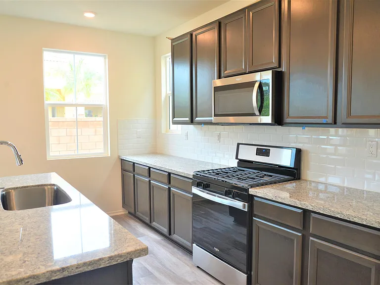 822 Brookdale Dr — Photo 3