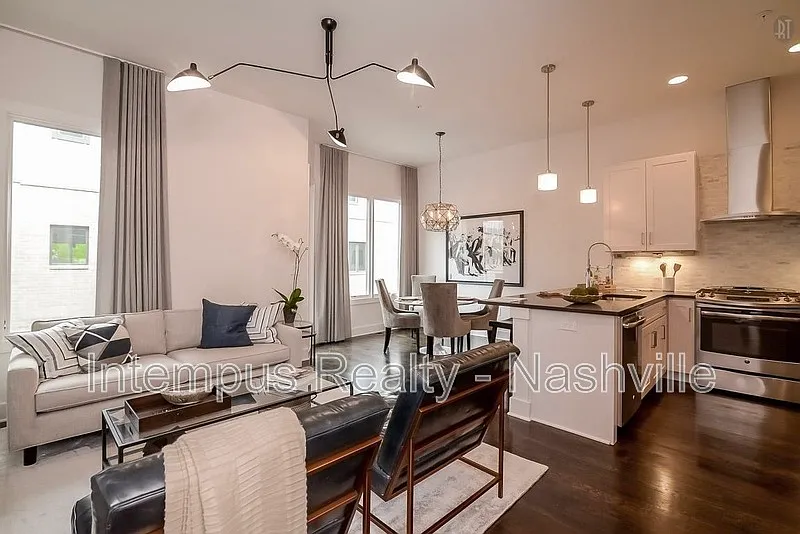 3 bed, 3.0 bath, 1563 sqft, $3,297 — Photo 3