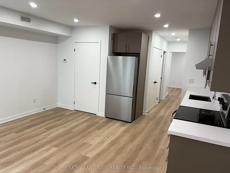 249 Silverthorn Ave #LOWER — Photo 5