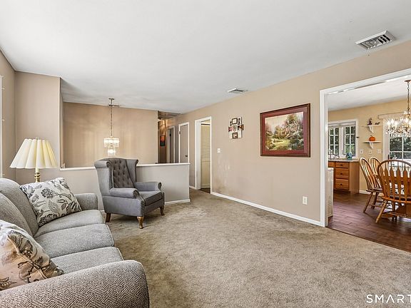 4th image of 19 Greenacre Drive
