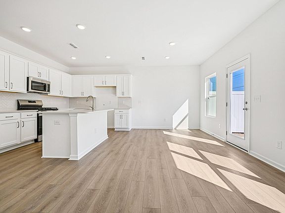 4th image of 602 Rosy Ct #333