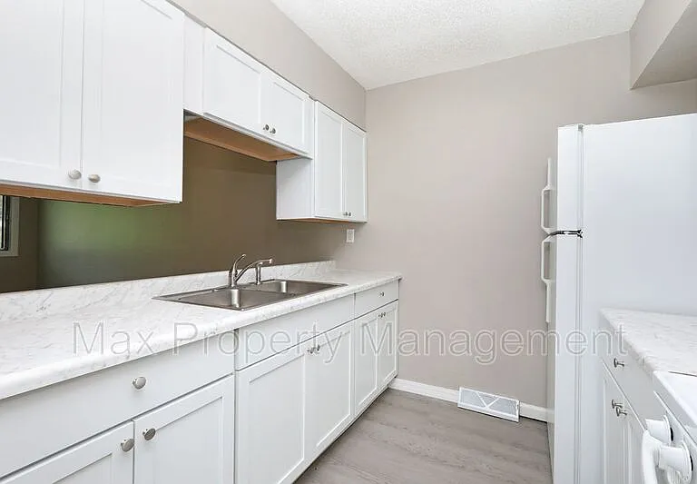 1522 E 16th St — Photo 18
