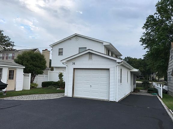 Street view 4-6 car parking w/garage
