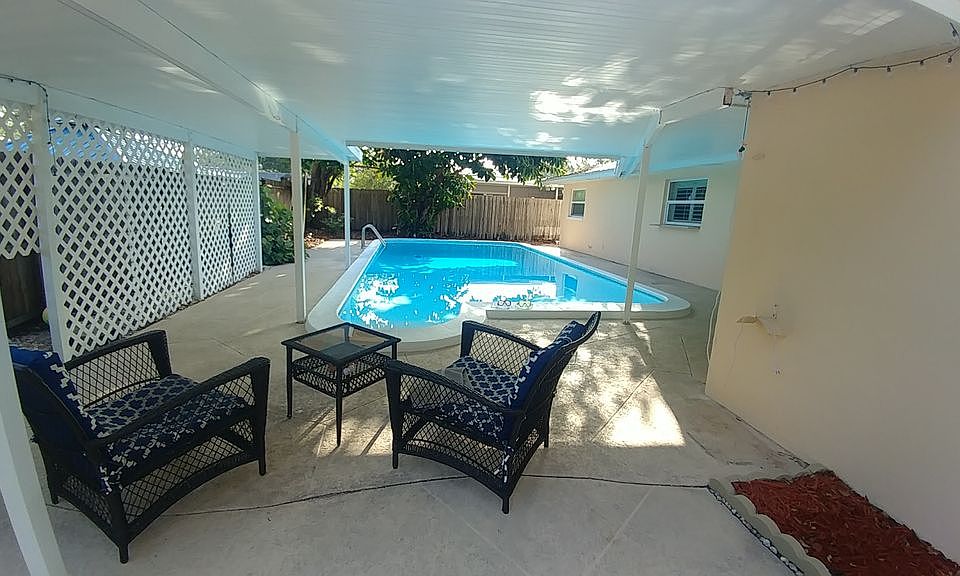 1st image of 2412 Summerlin Dr