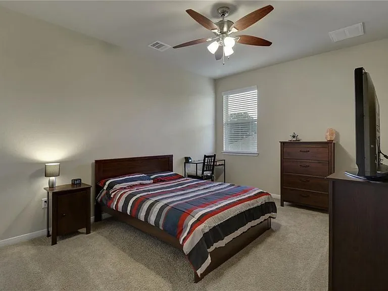 2433 Lyla Ln — Photo 13