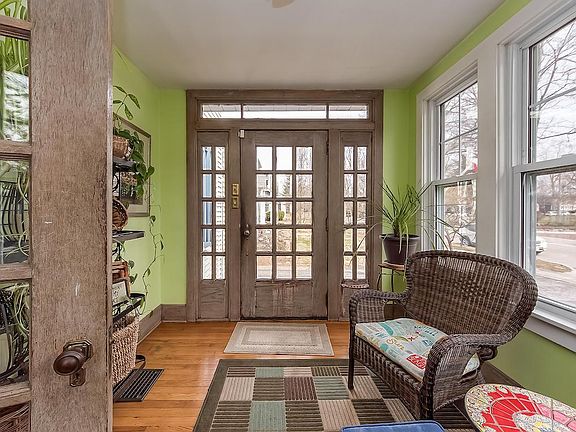 3rd image of 907 Euclaire Ave