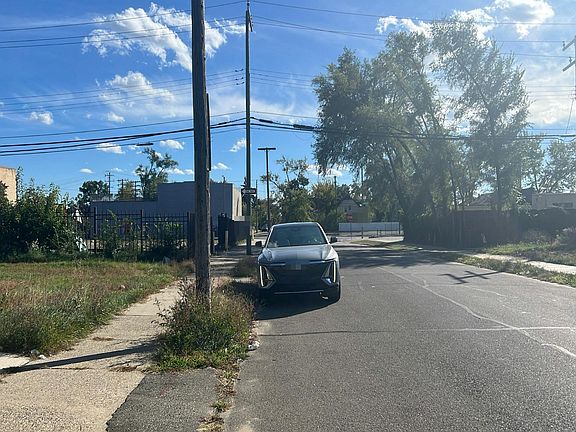 5th image of 16142 Woodingham Dr