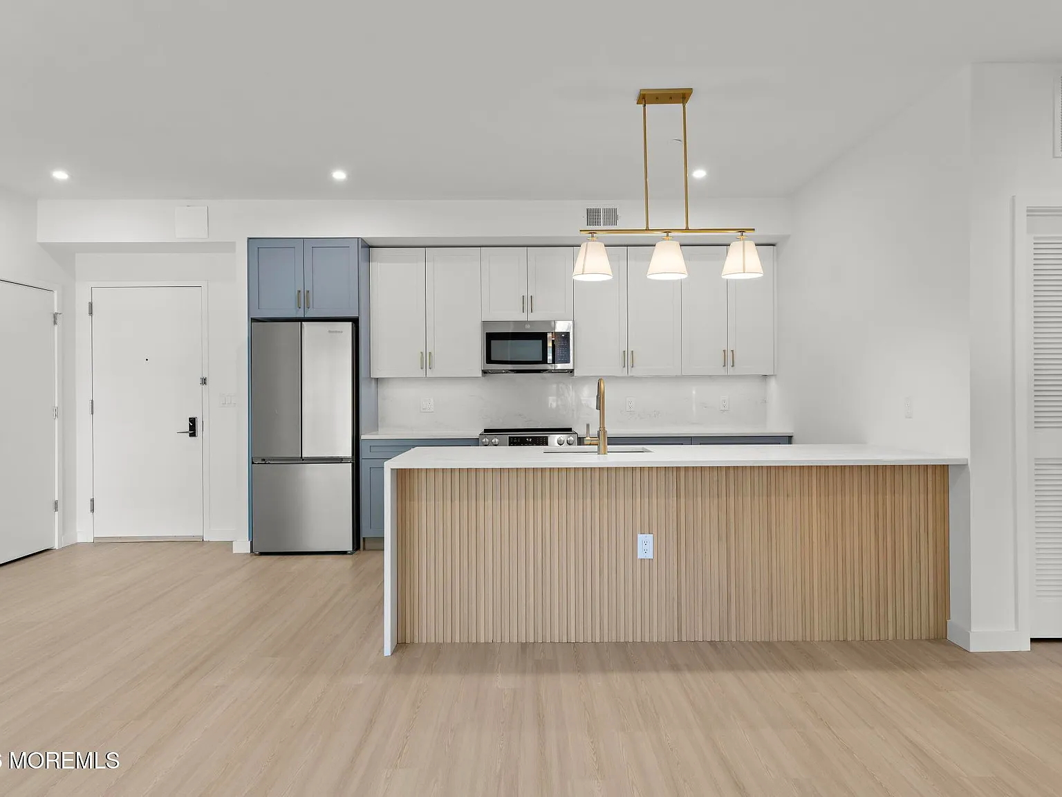 1 bed, 890 sqft, $2,700 — Photo 2