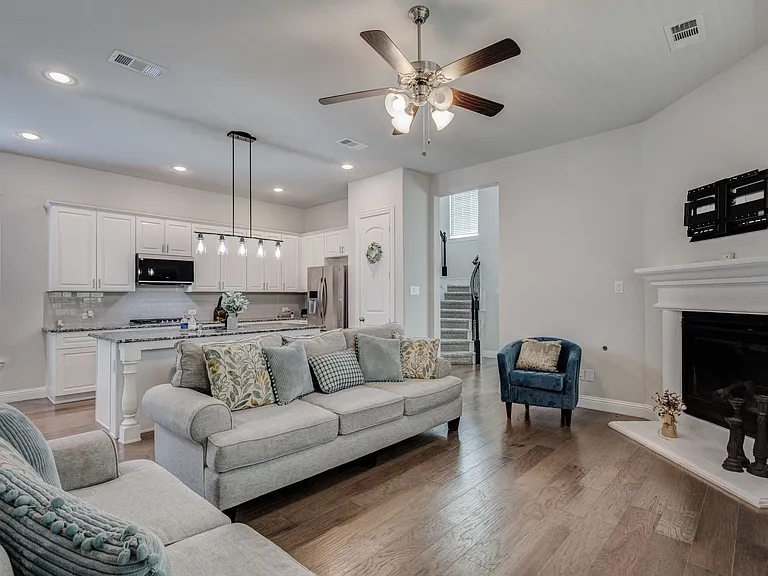 4248 Del Rey Ave — Photo 12