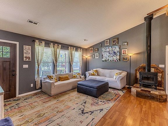 5th image of 178 Hicks Pond Cir