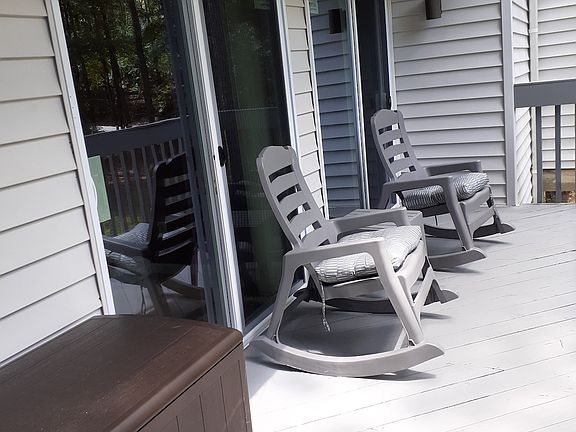 Relaxing and tranquill back deck
