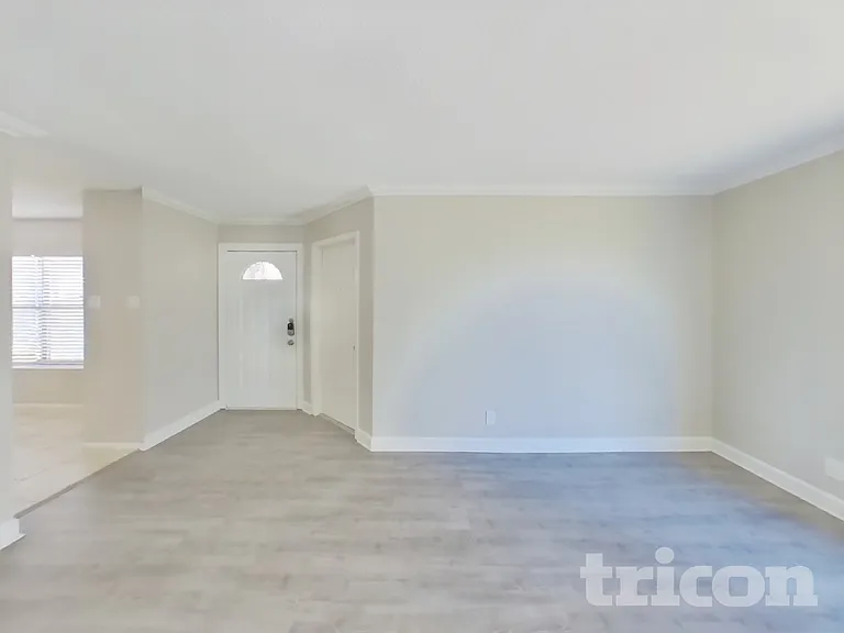 6854 Eden Grove Dr — Photo 3