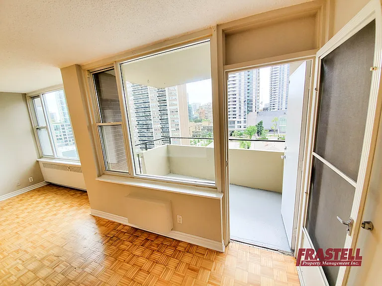 55 Erskine Ave — Photo 23