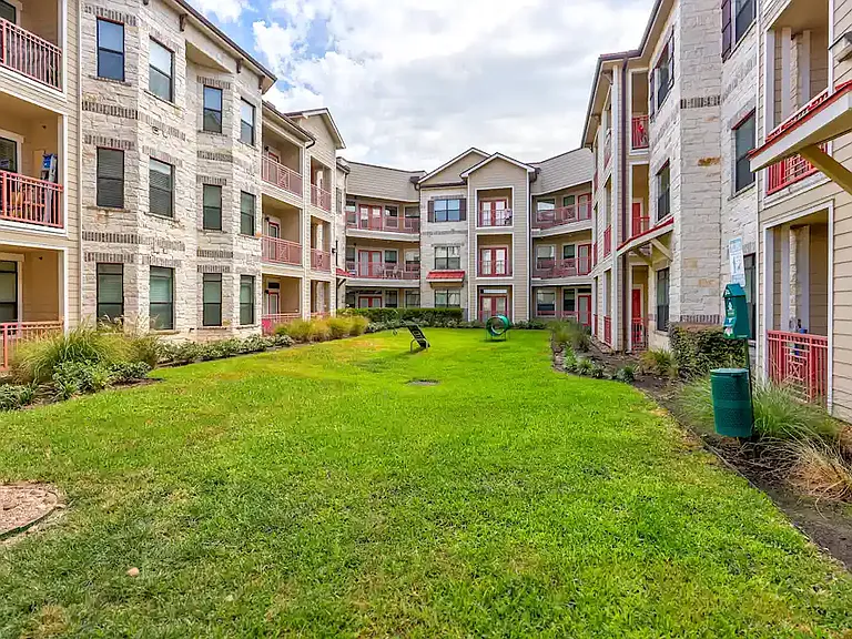 Bella Palazzo Luxury Apartment Community — Photo 15