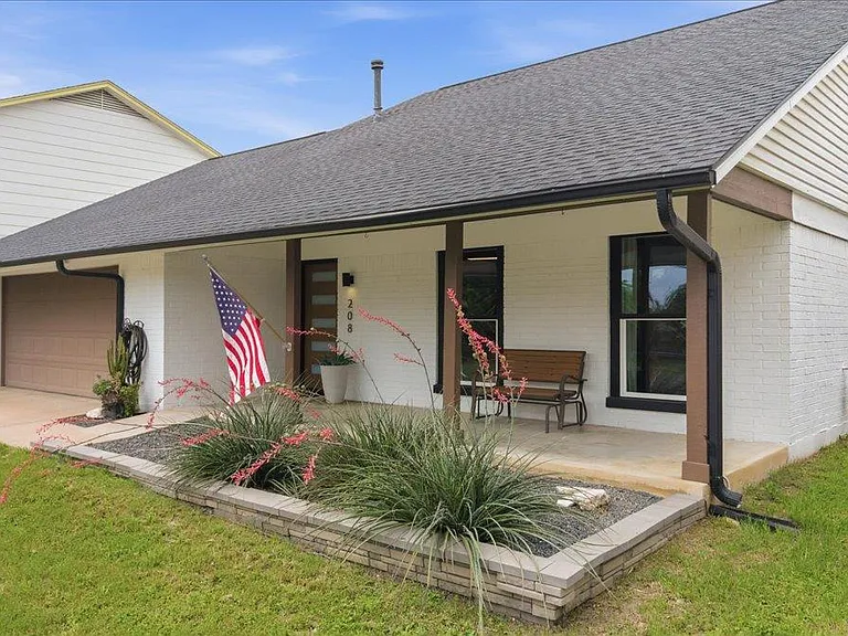 208 Skyloop Dr — Photo 4