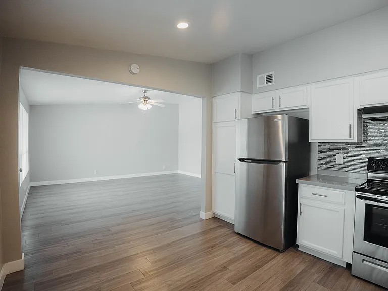The Cosmo Apartments — Photo 17