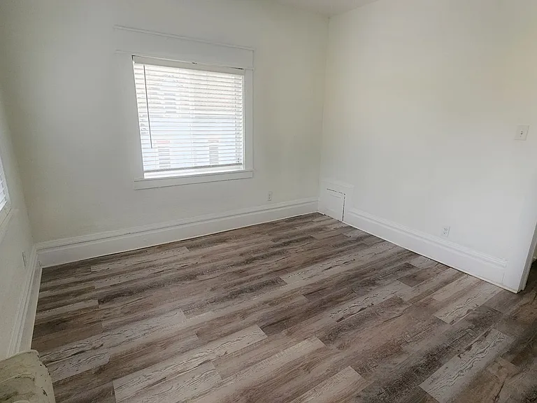 BG - 1076 21st St — Photo 14