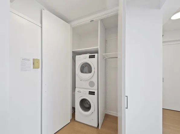 75 West End Avenue image 8 of 35