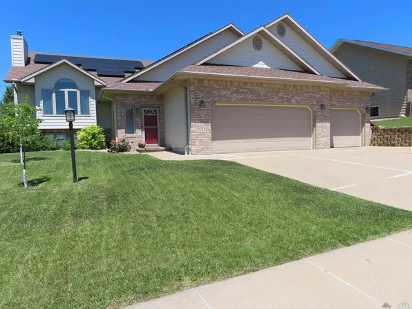 2003 Trinity Ct, Sioux City, IA 51104