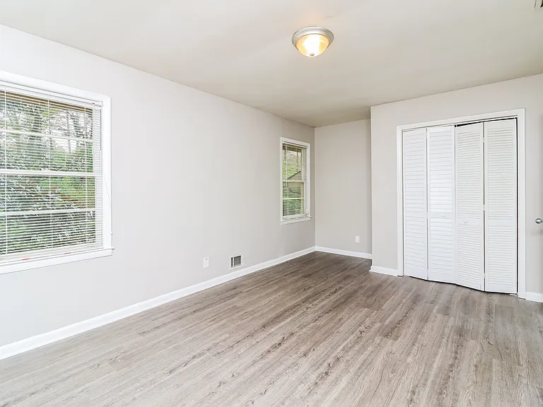 2937 Thompson Cir — Photo 17