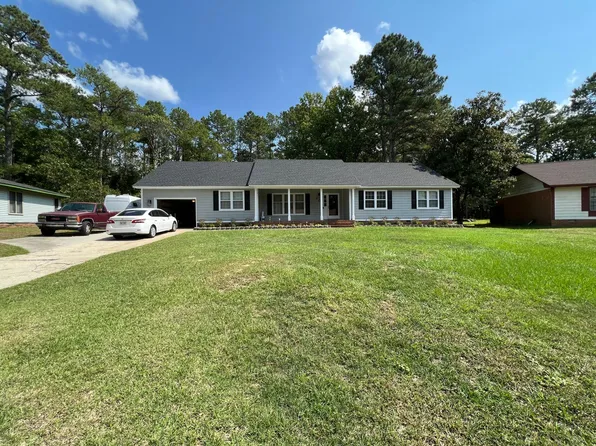 607 Knob Ct, Fayetteville, NC 28303