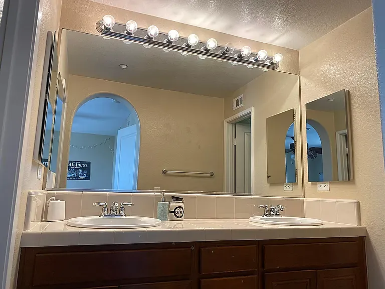 483 Almond Rd — Photo 4