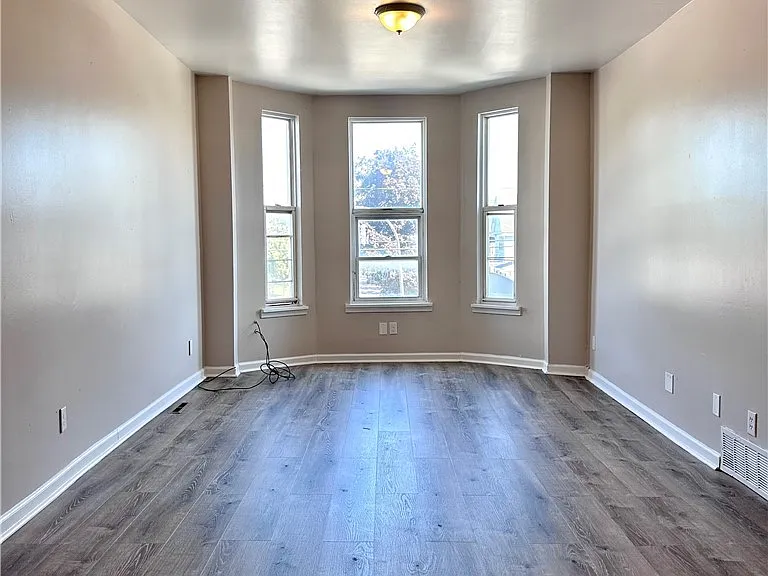 310 Hampshire St — Photo 5