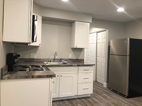 5th image of 909 W Washington Blvd