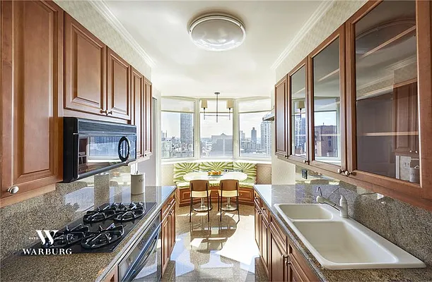 Sold by Warburg | media 34