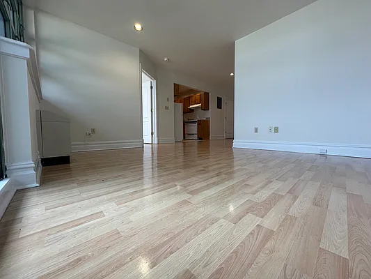 Rented by Astorian Realty Group LLC | media 19