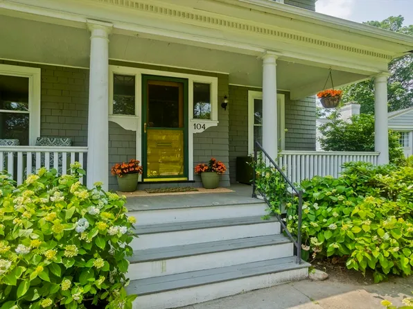 104 Longmeadow St, Longmeadow, MA 01106