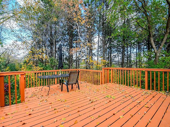 4th image of 3110 Red Oak Cir N