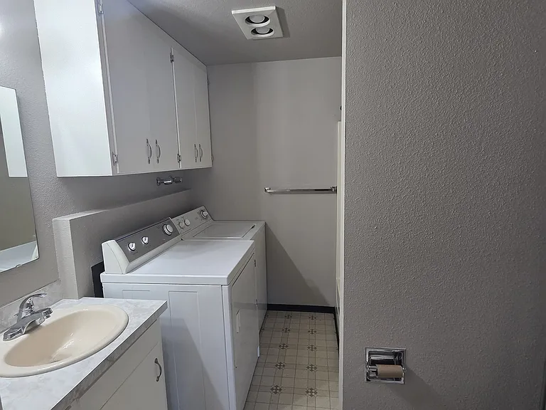 1020 SW Puff Ln #B — Photo 6