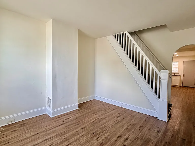 1844 Hart Ln — Photo 1