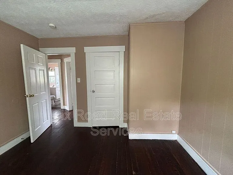 112 Heaton Ave — Photo 16
