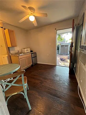 1 bed, 1.0 bath, 320 sqft, $700 — Photo 2