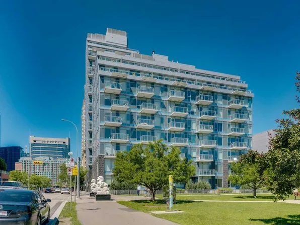 118 W Waterfront Ct SW #806, Calgary, AB T2P 1K8