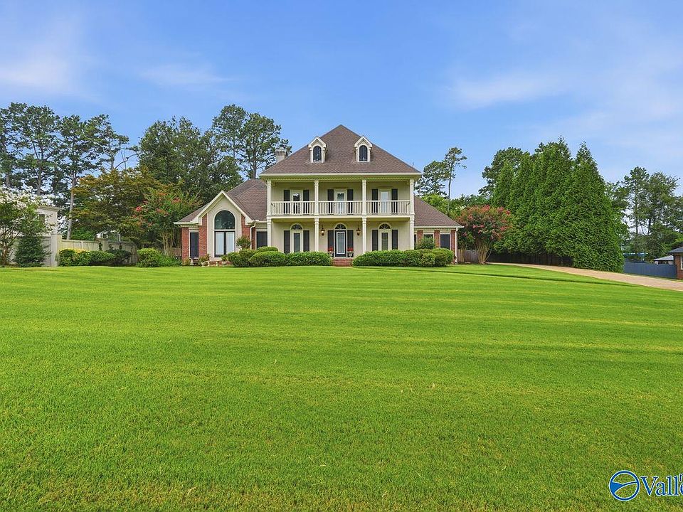1st image of 1654 Country Club Dr